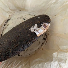 Load image into Gallery viewer, 2006 GuangYuanHao Ge De Bao Hao Zhi Lv (Ostindiefararen Götheborg) Cake 357g Pue - photo 5