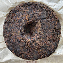 Load image into Gallery viewer, 2006 HongZiPai Yi Wu - Gu Shu - Huang Pian (Yiwu - Old Tree - Yellow Leaf) 357g  - photo 3