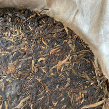 Load image into Gallery viewer, 2006 LiMing Qiao Mu Gong Rui (Tribute Arbor Tree - Bu Lang) Cake 357g Puerh Raw  - photo 6