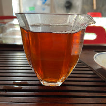 Laden Sie das Bild in den Galerie-Viewer, 2006 NanQiao Jia Ji Yin Hao (1st Grade Silver Hair) Cake 357g Puerh Raw Tea Shen - photo 11