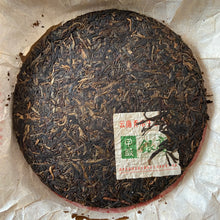 Laden Sie das Bild in den Galerie-Viewer, 2006 NanQiao Jia Ji Yin Hao (1st Grade Silver Hair) Cake 357g Puerh Raw Tea Shen - photo 3