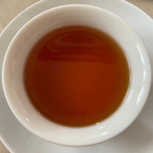 Cargar imagen en el visor de la galería, 2006 ShuangXiHu Bu Lang Gu Shu (Bulang Old Tree - 100%) Cake 357g Puerh Sheng Ch - photo 11