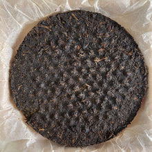 Carica l'immagine nel visualizzatore di Gallery, 2006 XiaGuan T8653 Iron Cake 357g Puerh Raw Tea Sheng Cha - photo 3