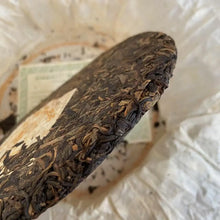 Load image into Gallery viewer, 2007 LiuDaChaShan Yin Ji - Ban Zhang (Classical Grade - Banzhang) Cake 357g Puer - photo 8