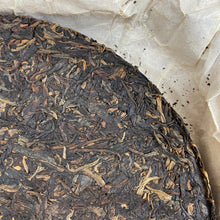 Laden Sie das Bild in den Galerie-Viewer, 2007 XiaGuan T8613 Cake 357g Puerh Raw Tea Sheng Cha - photo 7