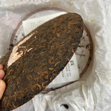 Load image into Gallery viewer, 2008 DaYi 7572 Cake 357g Puerh Shou Cha Ripe Tea ( Batch 801) - photo 8