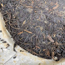 Load image into Gallery viewer, 2008 MeiLan  "Zi Ya Gong Cha" (Purple Bud Tribute Tea) Cake 357g Puerh Sheng Cha Raw Tea