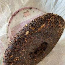 Load image into Gallery viewer, 2008 XiaGuan Yu Shang Gong Cha (Royal Tribute Cake) 357g Puerh Raw Tea Sheng Cha - photo 7