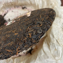 Load image into Gallery viewer, 2010 DaYi 7452 Cake 357g Puerh Shou Cha Ripe Tea - photo 9