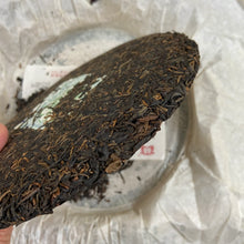 Load image into Gallery viewer, 2010 DaYi 8582 Cake 357g Puerh Sheng Cha Raw Tea (Coming Batches) - photo 7