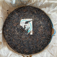 Load image into Gallery viewer, 2010 JingLong Yi Wu Shan Yun- Qiao Mu (Yiwu Mountain Flavor - Arbor) Cake 357g P - photo 10