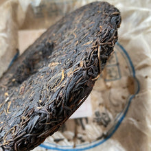 Load image into Gallery viewer, 2010 JingLong Yi Wu Shan Yun- Qiao Mu (Yiwu Mountain Flavor - Arbor) Cake 357g P - photo 5
