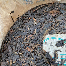 Load image into Gallery viewer, 2010 JingLong Yi Wu Shan Yun- Qiao Mu (Yiwu Mountain Flavor - Arbor) Cake 357g P - photo 6