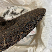 Load image into Gallery viewer, 2011 DaYi 8582 Cake 357g Puerh Sheng Cha Raw Tea (Batch 101) - photo 5