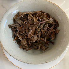 Load image into Gallery viewer, 2011 FuJin Qiu Cha Qing Bing (Autumn Green Cake) 357g Puerh Sheng Cha Raw Tea - photo 11