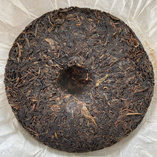 Load image into Gallery viewer, 2011 NaHong Yi Wu Gu Shu (Yiwu Old Tree) Cake 357g Puerh Raw Tea Sheng Cha - photo 4