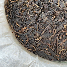 Load image into Gallery viewer, 2011 NaHong Yi Wu Gu Shu (Yiwu Old Tree) Cake 357g Puerh Raw Tea Sheng Cha - photo 5