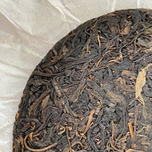 Load image into Gallery viewer, 2011 NaHong Yi Wu Gu Shu (Yiwu Old Tree) Cake 357g Puerh Raw Tea Sheng Cha - photo 8