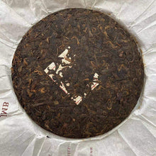 Load image into Gallery viewer, 2012 JiaMing 8668 - Wu Liang Shan (8668 - Wu Liang Mountain - PuEr) Cake 357g Pu - photo 4