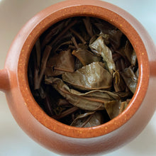 Load image into Gallery viewer, 2012 TianPu Yi Wu - Qiao Mu (Yiwu - Arbor Tree) Cake 357g Puerh Raw Tea Sheng Ch - photo 12