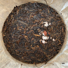 Load image into Gallery viewer, 2012 TianPu Yi Wu - Qiao Mu (Yiwu - Arbor Tree) Cake 357g Puerh Raw Tea Sheng Ch - photo 2