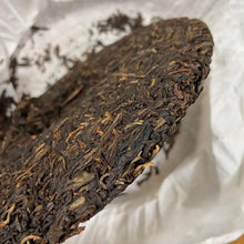 Laden Sie das Bild in den Galerie-Viewer, 2013 DaYi Gao Shan Yun Xiang (High Mountain Aroma &amp; Imagery) Cake 357g Puerh She - photo 5