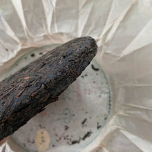 Carica l'immagine nel visualizzatore di Gallery, 2014 Sanhe Liu Bao - Chen Nian Bing (Liubao - Aged Cake) 400g Liu Pao Tea, Dark  - photo 4