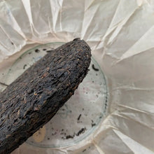 Carica l'immagine nel visualizzatore di Gallery, 2014 Sanhe Liu Bao - Chen Nian Bing (Liubao - Aged Cake) 400g Liu Pao Tea, Dark  - photo 5