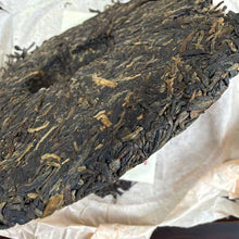 Load image into Gallery viewer, 2014 XiaGuan "FT Qiao Mu Lao Shu - Liu Xing Kong Que" (FT Arbor Old Tree - 6 Star Peacock) Cake 357g Puerh Sheng Cha Raw Tea - king tea mall