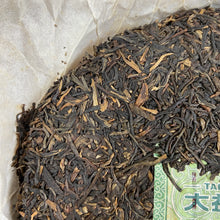 Load image into Gallery viewer, 2015 DaYi 7542 Cake 1st Batch 357g Puerh Sheng Cha Raw Tea - photo 3