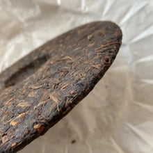 Load image into Gallery viewer, 2015 PURE Yue Man - Jing Mai (Full Moon - Jingmai) Cake 357g Puerh Shou Cha Ripe - photo 4