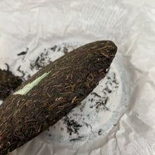 Load image into Gallery viewer, 2016 DaYi 8582 Cake 357g Puerh Sheng Cha Raw Tea （Batch 1601) - photo 6
