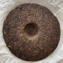 Load image into Gallery viewer, 2016 MengKu RongShi Gong Ting (Palace) Cake 400g Puerh Ripe Tea Shou Cha - photo 3