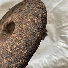 Load image into Gallery viewer, 2016 MengKu RongShi Gong Ting (Palace) Cake 400g Puerh Ripe Tea Shou Cha - photo 4