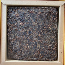 Charger l'image dans la galerie, 2017 XiangYi Fu Tea 20th Year of HongKong’s Return Brick 980g Dark Tea, Fu Cha,  - photo 2