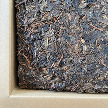 Charger l'image dans la galerie, 2017 XiangYi Fu Tea 20th Year of HongKong’s Return Brick 980g Dark Tea, Fu Cha,  - photo 7