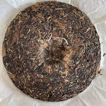 Load image into Gallery viewer, 2017 YueTai Lao Bai Cha - Shou Mei (Old White Tea - Shoumei ) Cake 350g Fuding B - photo 4