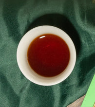 Load image into Gallery viewer, 2019 CNNP Liu Bao "Gong Ti Guan - Lv Guan - Yi Ji" (Gongti Can -  Green Can - 1st Grade - Aged from 2011) Liu Pao Tea, 250g/Tin Liubao, Dark Tea,  Wuzhou, Guangxi - King Tea Mall - photo 2
