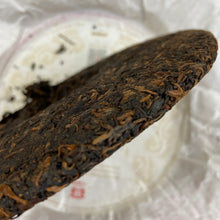 Cargar imagen en el visor de la galería, 2019 DaYi 7572 Cake 1st Batch 357g Puerh Shou Cha Ripe Tea - photo 4