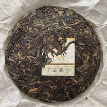Load image into Gallery viewer, 2020 QianYun Ban Zhang Wu Zhai (5 Villages of Banzhang region) Cake 357g Puerh R - photo 4