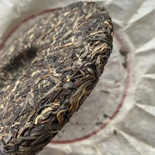 Load image into Gallery viewer, 2020 QianYun Ban Zhang Wu Zhai (5 Villages of Banzhang region) Cake 357g Puerh R - photo 6