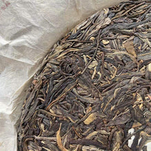Load image into Gallery viewer, 2020 QianYun Ban Zhang Wu Zhai (5 Villages of Banzhang region) Cake 357g Puerh R - photo 7