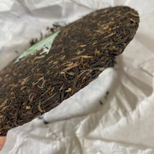 Load image into Gallery viewer, 2022 DaYi 7542 Cake 357g Puerh Sheng Cha Raw Tea, 1st Batch - photo 4