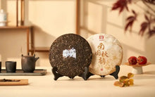 Load image into Gallery viewer, 2022 DaYi Nan Guo Qiu Yun (Southern Autumn Charm) Cake 357g Puerh Sheng Cha Raw  - photo 2
