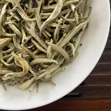 Load image into Gallery viewer, 2023 Spring White Tea Da Bai Ya - Yue Guang Bai (Giant White Bud - Moonlight) A+ - photo 4