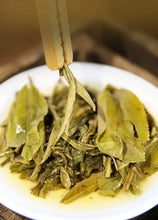 Load image into Gallery viewer, 2023 XiaGuan Te Ji Qing Bing (Special Grade Green Cake) 357g Puerh Raw Tea Sheng - photo 3
