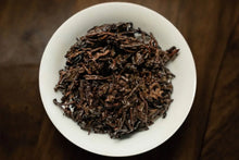 Load image into Gallery viewer, 2024 DaYi "Da Yi Hong Yun" (TAE Red Charm) 357g Cake Puerh Shou Cha Ripe Tea, 1st Batch - King Tea Mall - photo 6