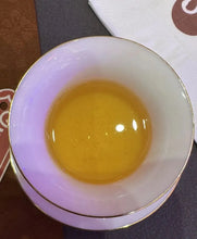 Load image into Gallery viewer, 2024 DaYi Long Teng Sheng Shi (Zodiac Dragon Year Memorial Cake) 357g Puerh Shen - photo 4