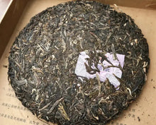 Load image into Gallery viewer, 2024 DaYi Long Teng Sheng Shi (Zodiac Dragon Year Memorial Cake) 357g Puerh Shen - photo 5