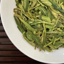 Carica l'immagine nel visualizzatore di Gallery, 2024 Early Spring Long Jing (Dragon Well) A+ Grade Green Tea, ZheJiang Province. - photo 3